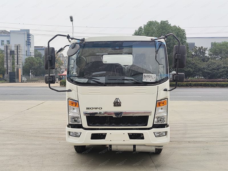 Howo 4x2 15 क्यूबिक मीटर पानी टैंक ट्रक