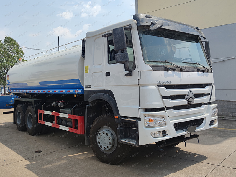 Howo 6x4 25 क्यूबिक मीटर वाटर टैंक ट्रक